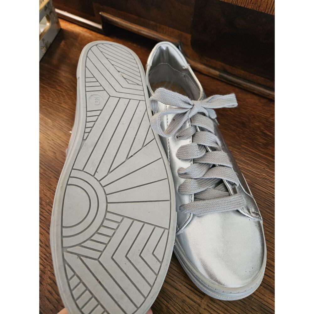 Women's DV Sammy Lace Up Metallic Sneakers - Silver Sz 9--nwob Dolce Vita - Picture 3 of 5